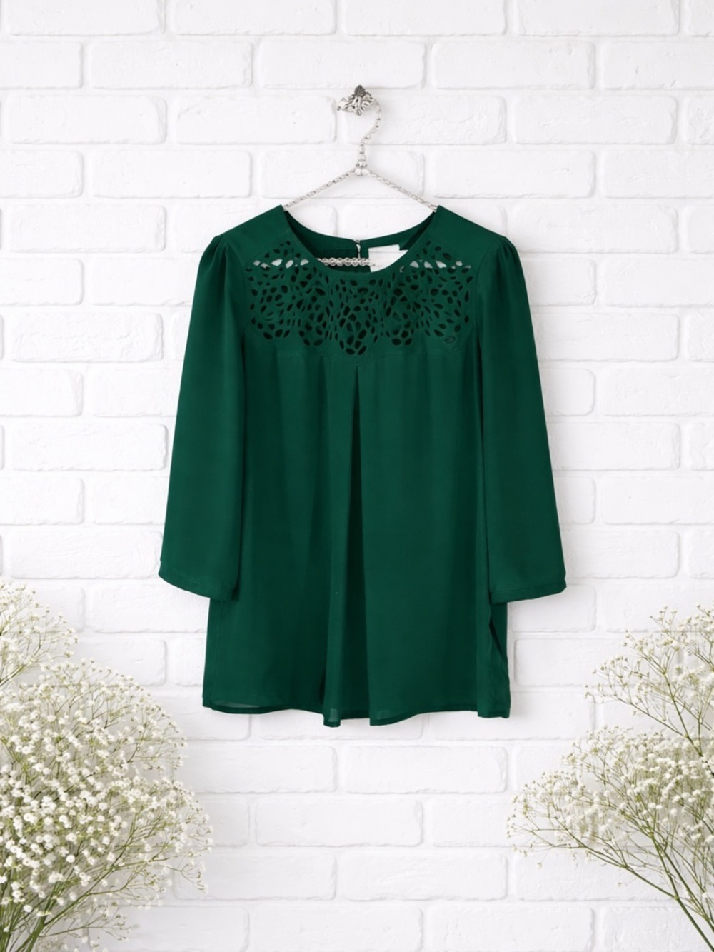 Anthropologie HD in Paris Dara Tee Laser Cut Blouse in Green Size 0
